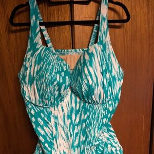 NWT Plunge bra swimsuit top